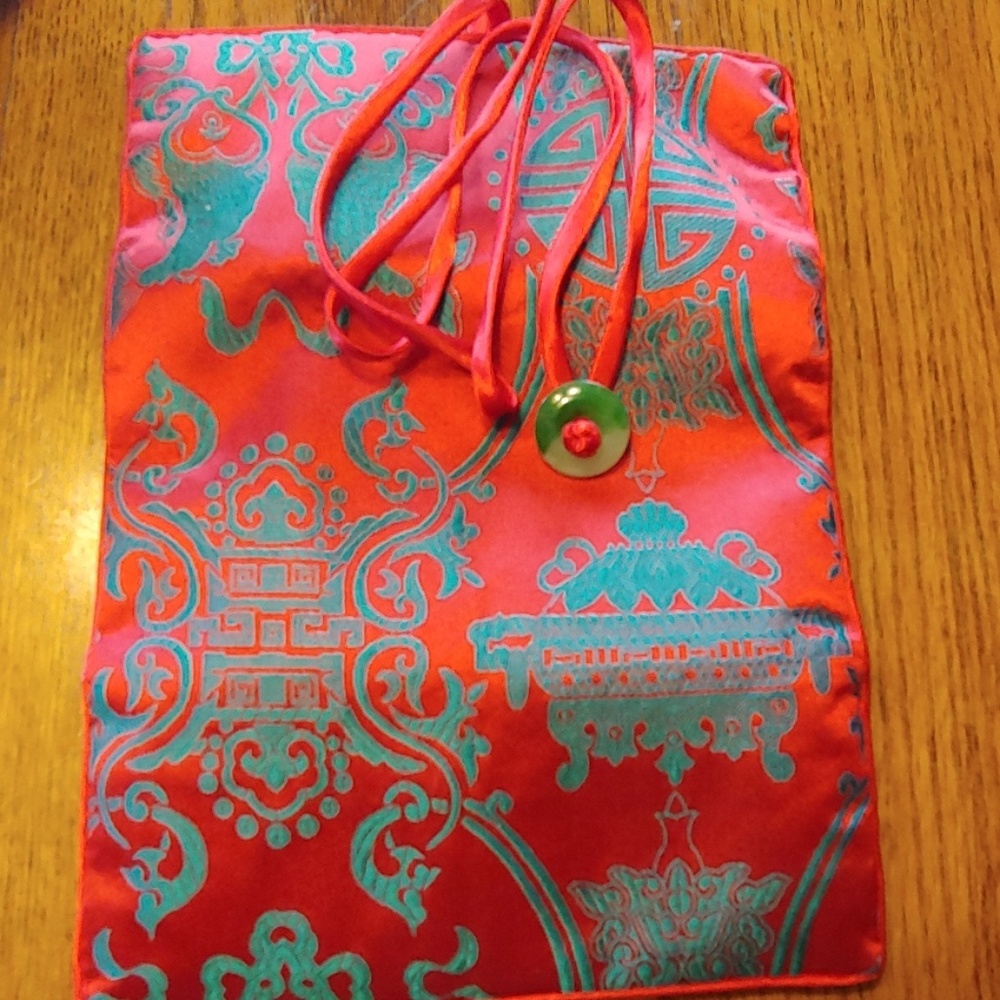 Free Jewelry travel holder w/purchase